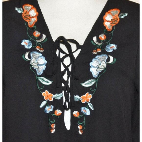 Bleuh Ciel Ladies Black Embroidered Floral Lace Up V-Neck Shift Dress Size M - Picture 3 of 10